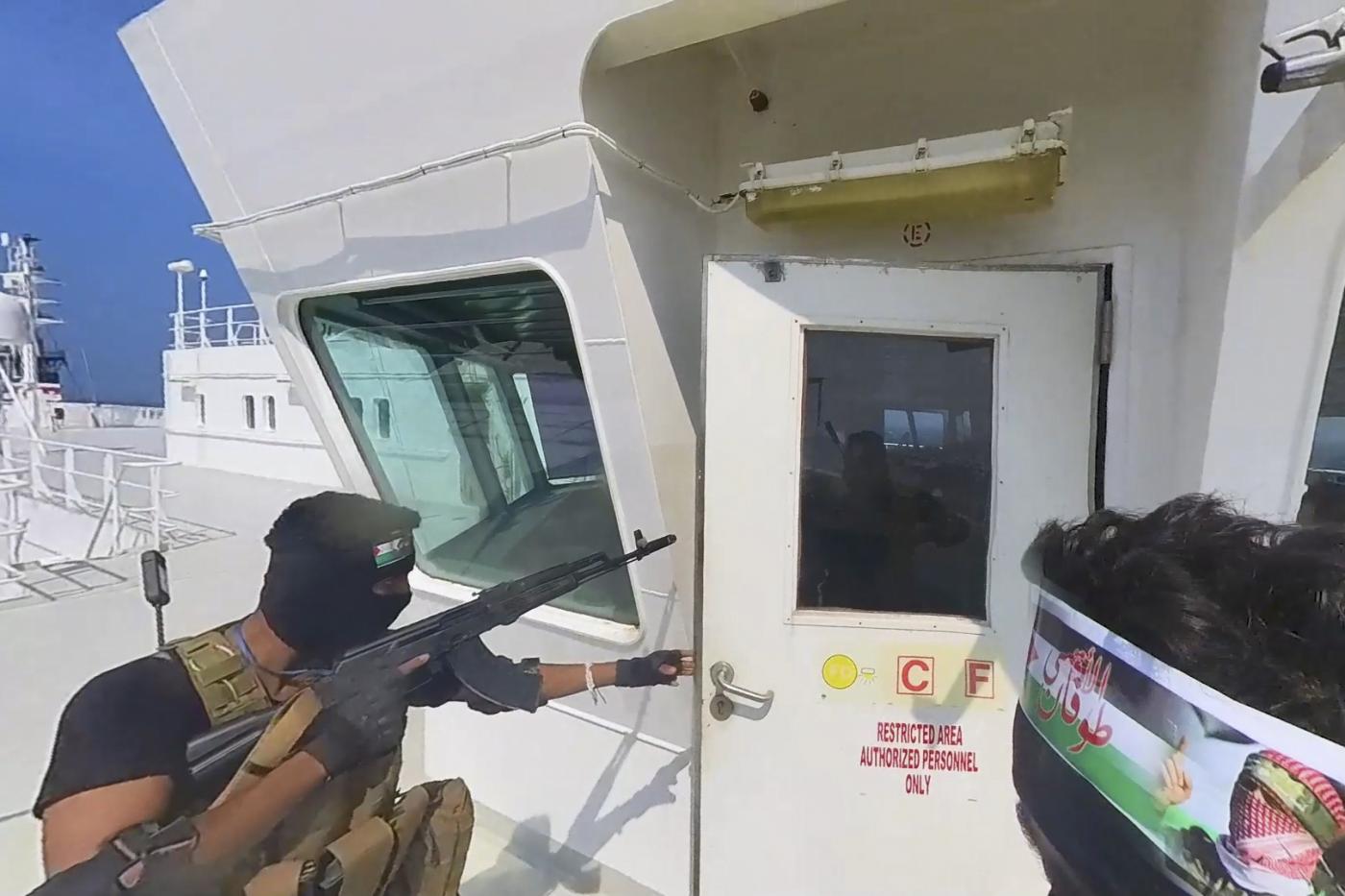 Guerra Israele-Hamas, Houthi: “Possibili attacchi nel Mar Rosso ogni 12 ore contro navi in transito”