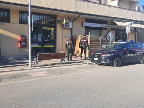 Teramo, terremotato disoccupato restituisce borsello trovato per strada con 4mila euro