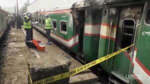 Bangladesh, vagone di treno in fiamme: muoiono 4 persone