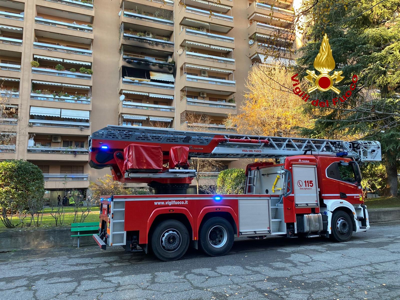 Cologno Monzese, incendio in appartamento: 5 intossicati