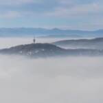 Sarajevo città più inquinata al mondo, una nube di smog circonda il centro abitato