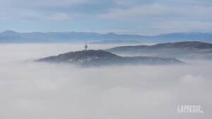 Sarajevo città più inquinata al mondo, una nube di smog circonda il centro abitato