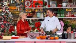 Rai, imbarazzante battuta dello chef in tv con Antonella Clerici: “Farla bere mentre si cucina per stordire la preda”