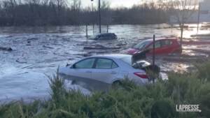 Usa, alluvioni nel Maine: le auto galleggiano per le strade