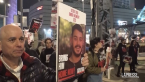 Tel Aviv, dimostranti chiedono il rilascio degli ostaggi israeliani