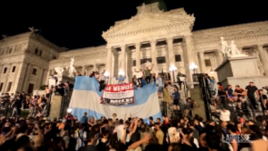 Argentina, in migliaia in piazza contro misure economiche Milei