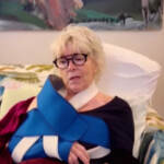 Milano, Caterina Caselli cade in Galleria e si rompe l’omero