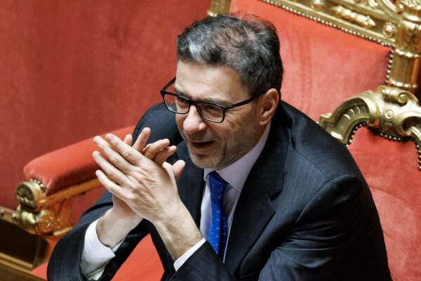 Mes, Giorgetti: “Lo avrei approvato ma non era aria. Dimissioni? No”