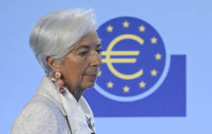 Bce, Lagarde: “Non abbasseremo la guardia su obiettivo inflazione al 2%”