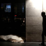 Roma, accende fuoco per riscaldarsi: morto 50enne senza fissa dimora