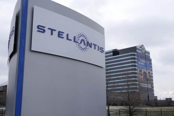 Stellantis, dipendenti acquistano 4,4 mln azioni: ora ingresso nel board