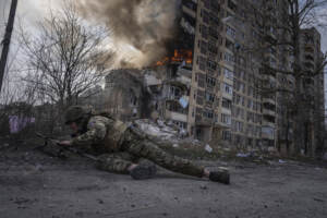 Ucraina, raid notturno su Kiev: abbattuti 24 droni russi