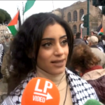Roma, Maya Issa alla manifestazione pro-Palestina: “Gesù è morto a Gaza”