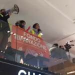 Milano, blitz di Ultima Generazione alla Rinascente