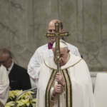 Messa di Natale, Papa: “Nostro cuore a Betlemme, Gesù rifiutato da guerra”