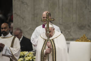 Papa Francesco presiede la Messa della vigilia di Natale nella Basilica di San Pietro in Vaticano