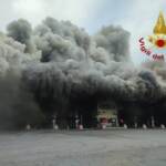 Roma, incendio in impianto rifiuti Malagrotta: maxi nube di fumo