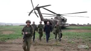 Israele, Netanyahu in visita ai soldati nella Striscia di Gaza