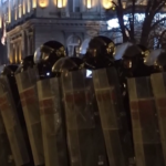 Serbia, violenti scontri nella notte a Belgrado: oltre 35 arresti