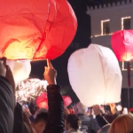 Grecia, centinaia di ateniesi festeggiano Natale in piazza