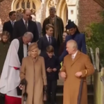 Natale, i reali britannici salutano la folla