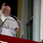 Papa: “Continuate a pregare per me, ce n’è bisogno”
