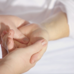 Torino, ritrova l’uso della mano paralizzata grazie ai nervi del piede