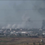 Gaza, esplosioni e fumo sopra la Striscia