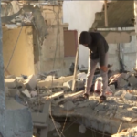 Gaza, il dolore dei parenti dopo il raid in campo profughi Shabourah