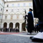Palazzo Chigi, scritta rossa sul portone ‘Rex Republic’