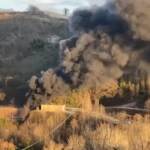 Urbino, il fumo della galleria dopo l’incidente tra bus e ambulanza