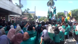 Indonesia, studenti attaccano centro rifugiati Rohingya