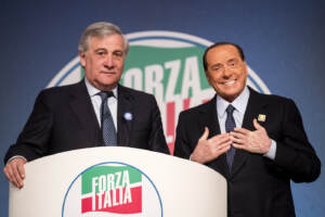 Elezioni, Berlusconi al seggio: il presidente di Forza Italia vota