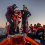 Migranti, a Marina di Carrara arrivata la nave Sea Watch 5