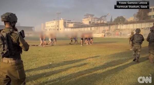 Gaza, Cnn: video mostra ragazzini palestinesi spogliati e detenuti in uno stadio