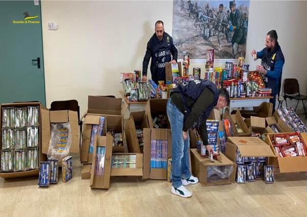 Capodanno, sequestrate da Gdf 40 tonnellate fuochi d’artificio illegali