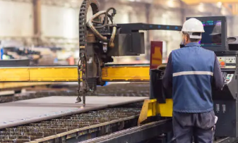 Industria, chiesto aumento di 280 euro e taglio orario lavoro fino a 35 ore