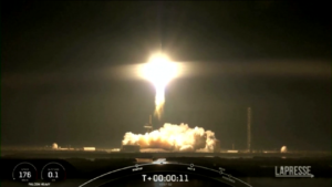Usa, aereo spaziale X-37B lanciato da razzo Falcon Heavy di SpaceX