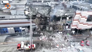 Ucraina, pesante bombardamento su Dnipro: le immagini della città devastata