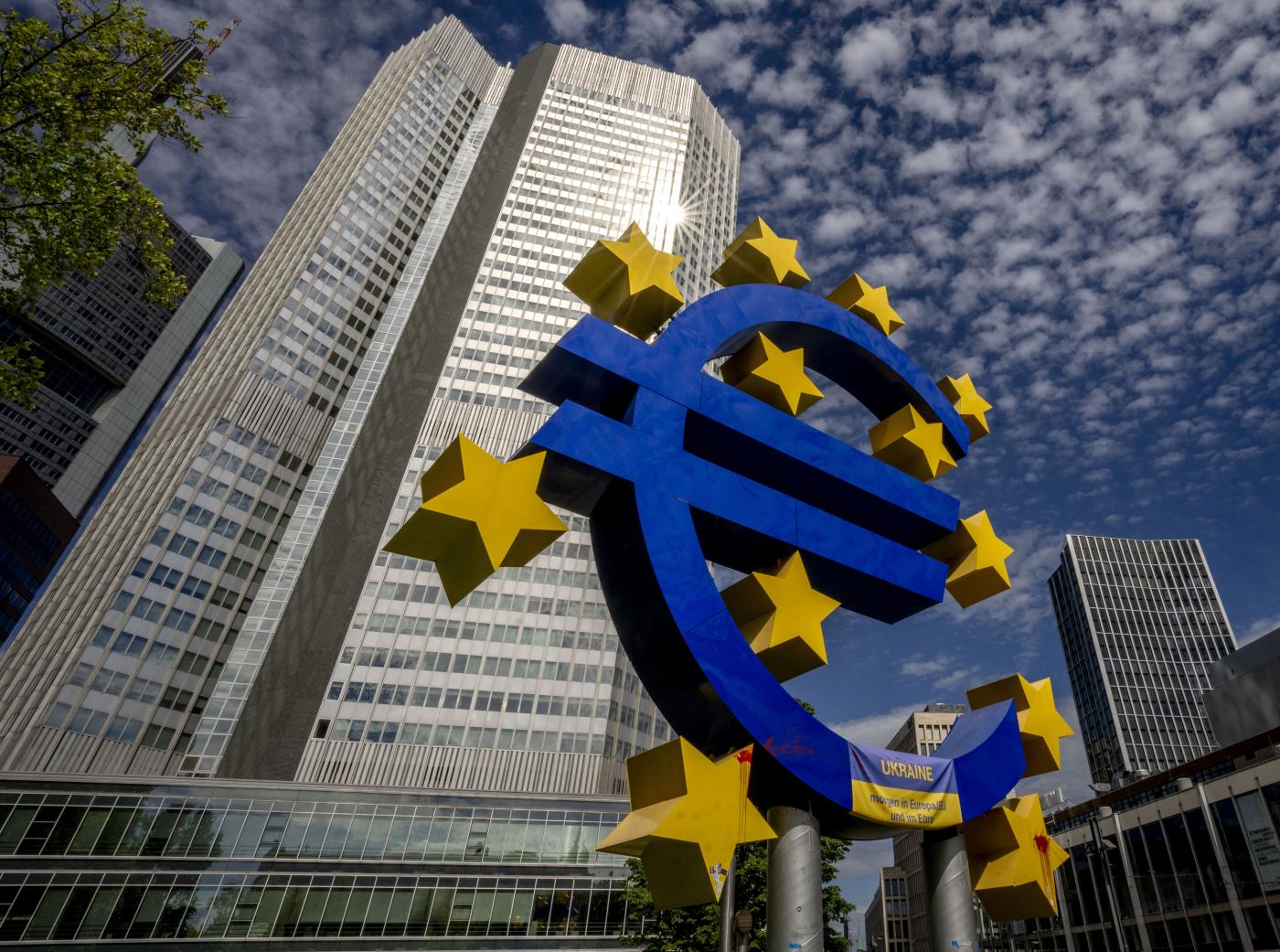 Ue, Michel celebra i 25 anni dell’Euro: “Ha portato stabilità”