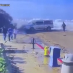 California, gigantesca onda durante gara di surf: otto feriti