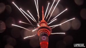 Nuova Zelanda, laser e fuochi d’artificio per il capodanno a Auckland