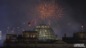 Capodanno a Berlino, migliaia di tedeschi in piazza