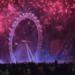 Capodanno a Londra, spettacolari fuochi d’artificio sul Tamigi