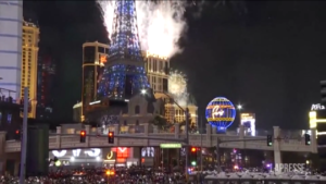 Las Vegas, folla enorme sulla Strip per festeggiare il capodanno