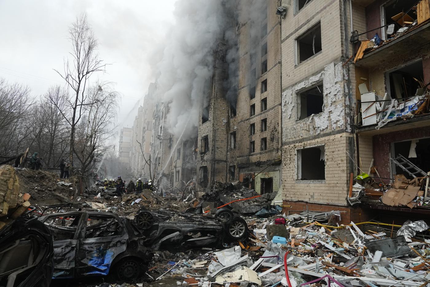 Ucraina, Zelensky: “Da Russia 300 missili e 200 droni in 5 giorni”