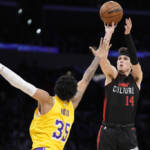 Nba, Miami apre crisi Lakers, New Orleans passa coi T’Wolves