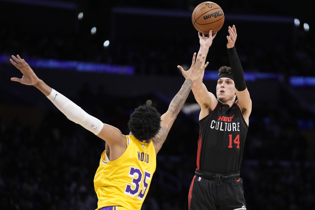 Nba, Miami apre crisi Lakers, New Orleans passa coi T’Wolves