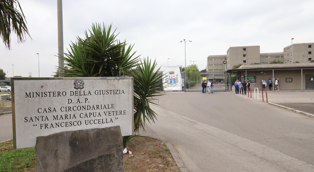 Carceri, rivolta in corso a Santa Maria Capua Vetere