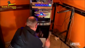 Torino, scoperto bar con sala slot illegale: evasione per oltre 3 milioni di euro